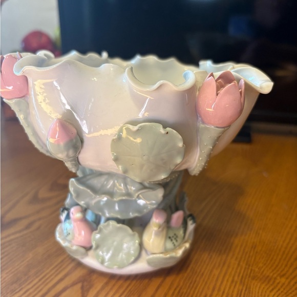 Chinese Porcelain Vase With Mandarin Ducks  on Lily Pads with Pink Flowers - Picture 5 of 11